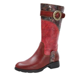Kvinnors röda läderwesternboots med präglad blomdesign